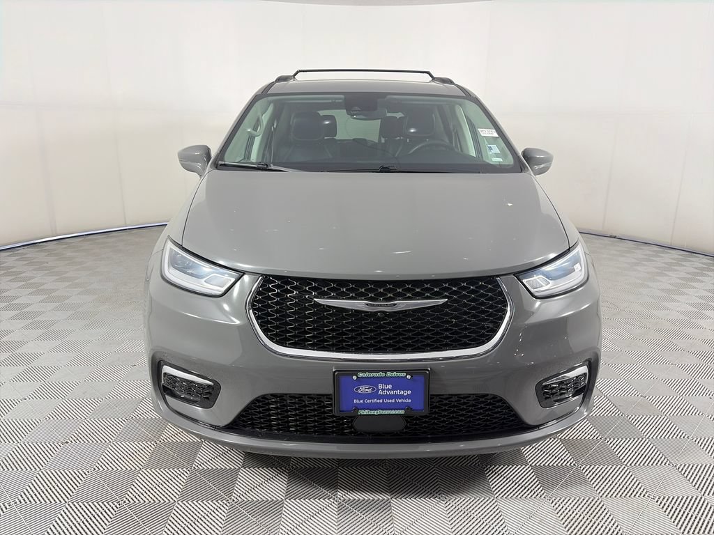 Used 2022 Chrysler Pacifica Touring-L FWD image 2