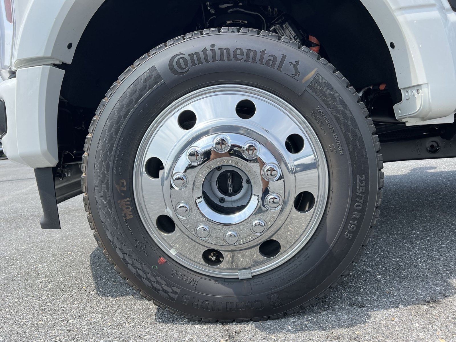 New 2026 Ford F450 Platinum w/ FX4 Off-Road Package AWD/4WD image 12