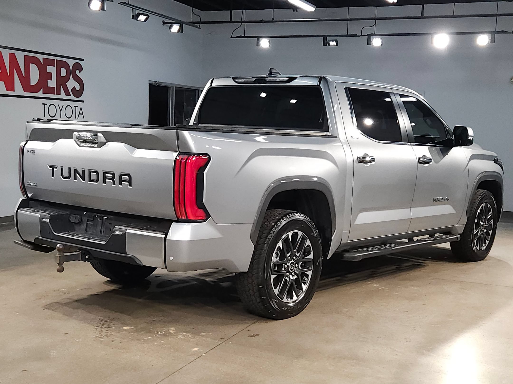 Used 2024 Toyota Tundra Limited AWD/4WD image 7