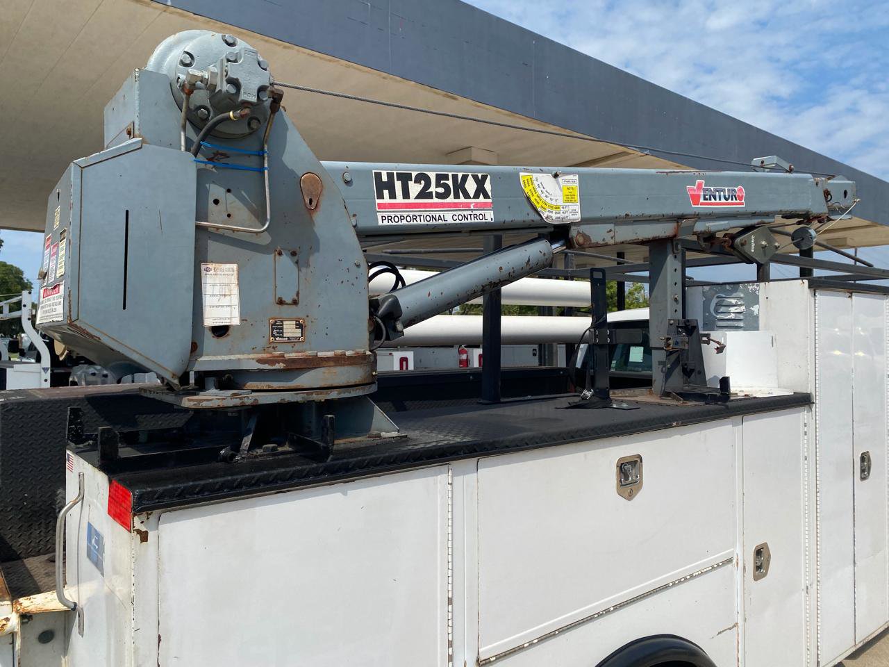 Used 2017 Ford F550 2WD Regular Cab Super Duty image 16