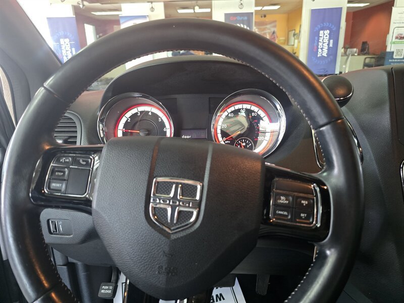 Used 2017 Dodge Grand Caravan SE FWD image 22
