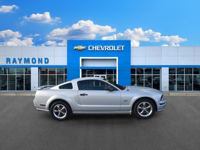 Used 2005 Ford Mustang GT Premium RWD image 2