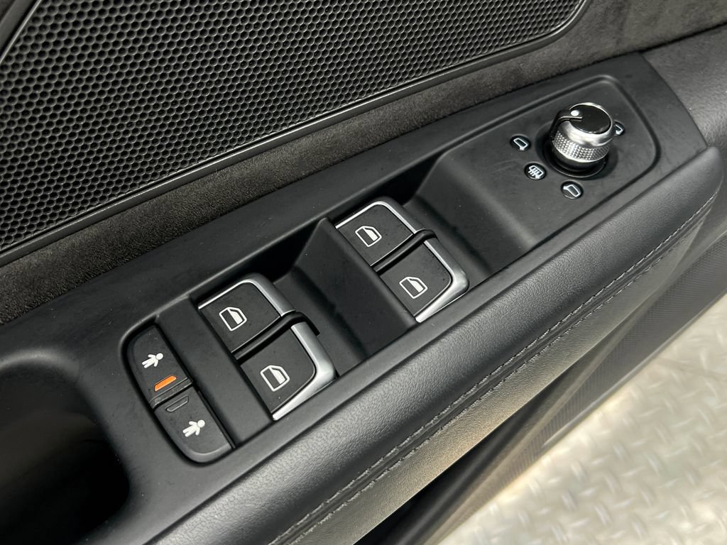 Used 2015 Audi S8 AWD/4WD image 17