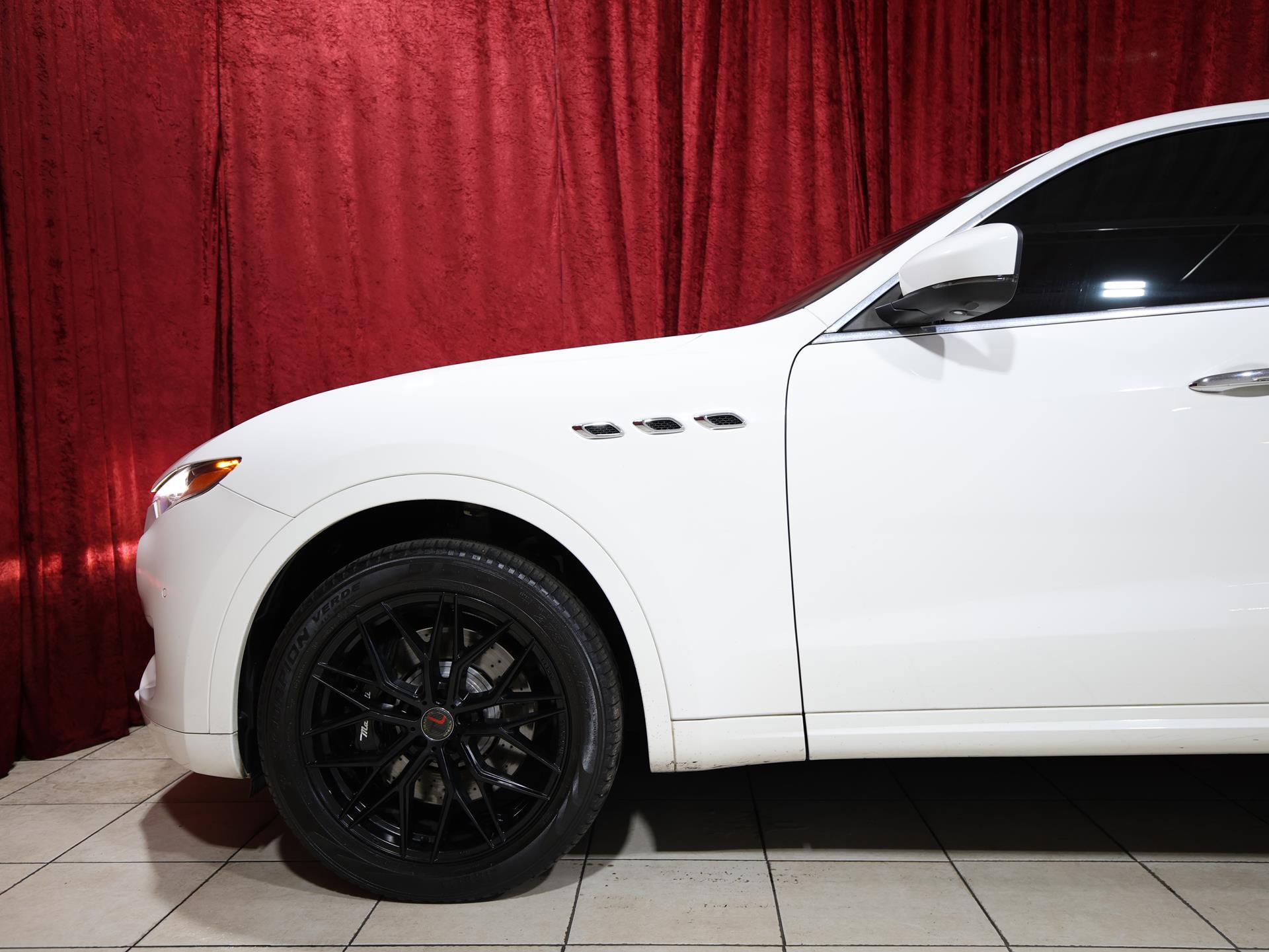 Used 2020 Maserati Levante S AWD/4WD image 5