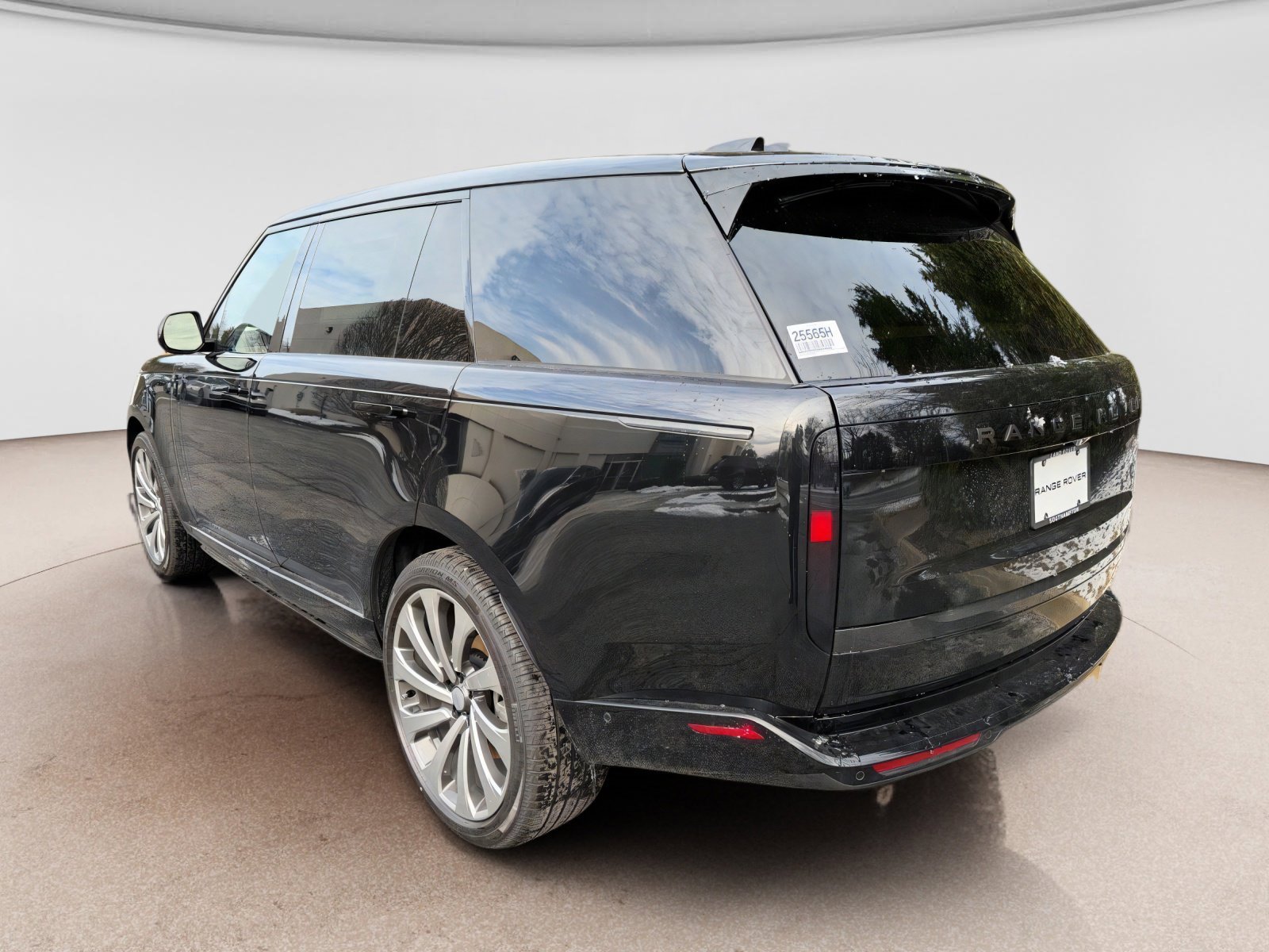 New 2025 Land Rover Range Rover Long Wheelbase SE image 3