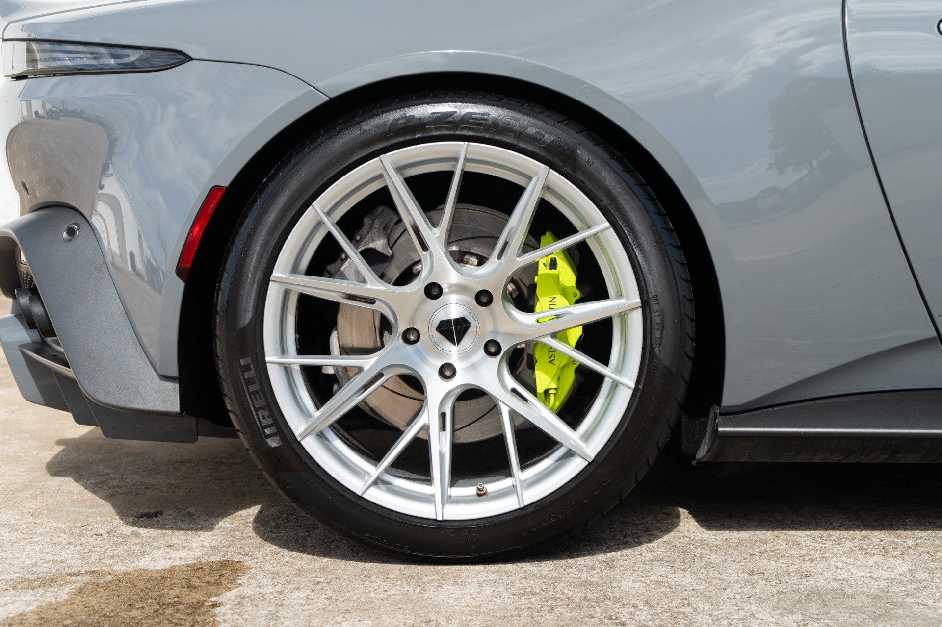 Used 2020 Aston Martin V8 Vantage Coupe RWD image 30
