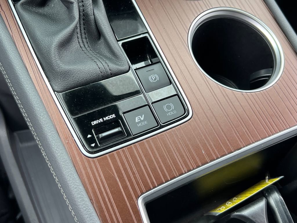 Used 2024 Toyota Sienna LE image 23