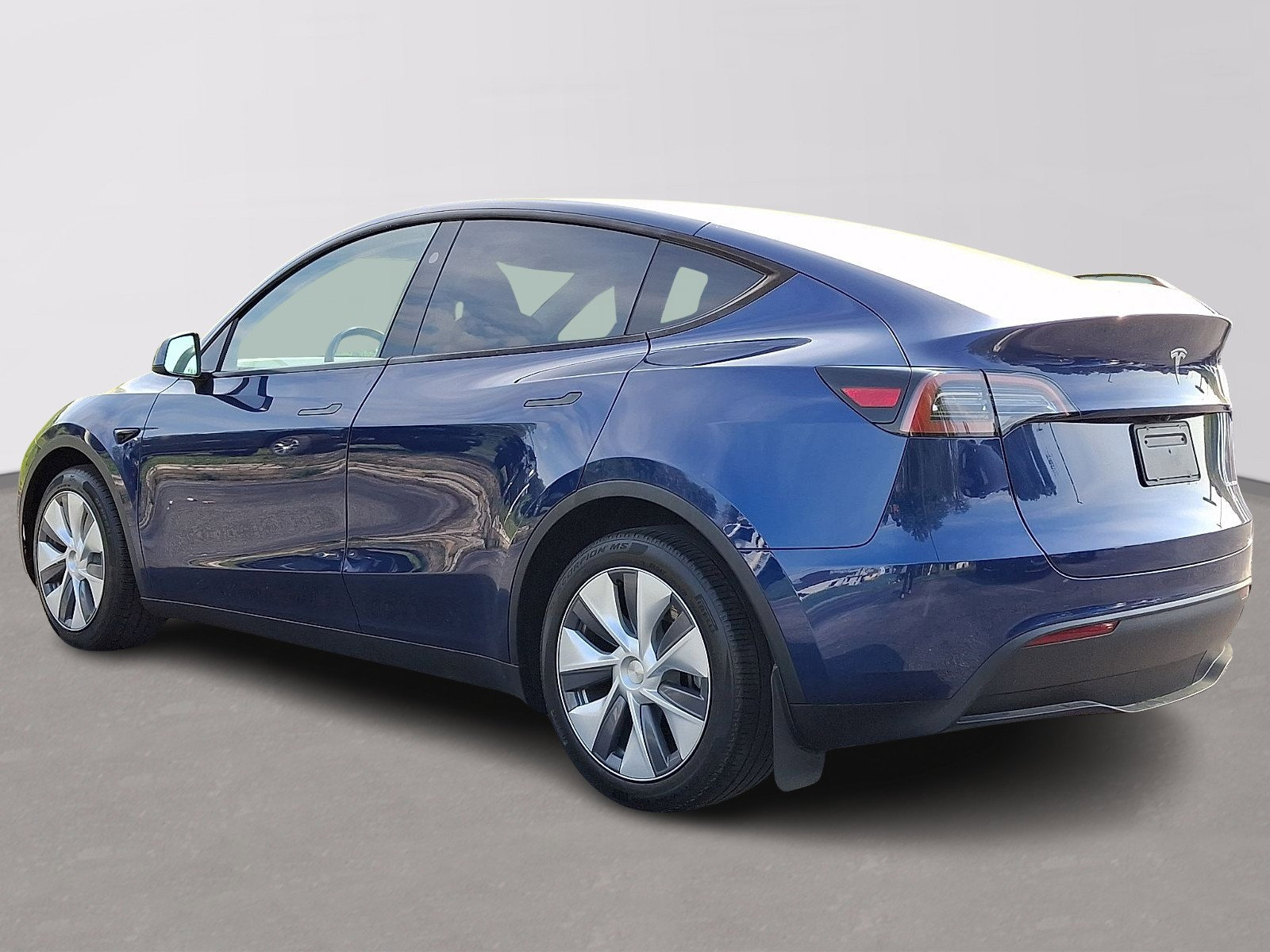 Used 2023 Tesla Model Y Long Range AWD/4WD image 4