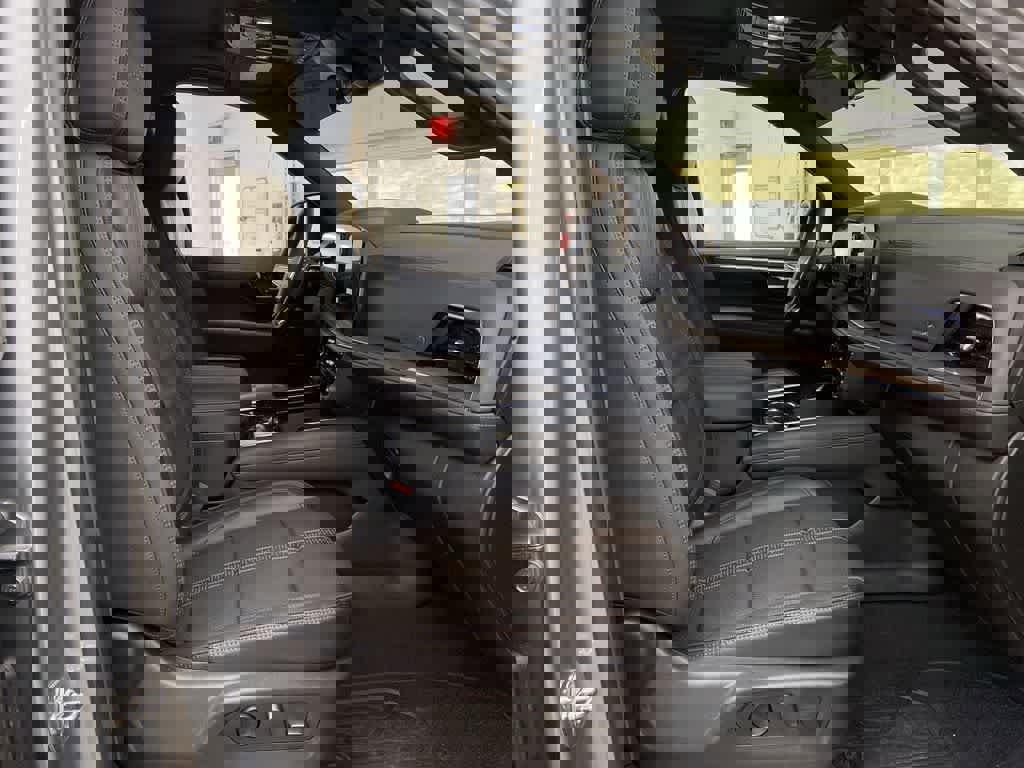 Used 2025 Chevrolet Tahoe High Country image 19