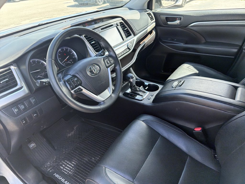 Used 2018 Toyota Highlander Limited AWD/4WD image 17