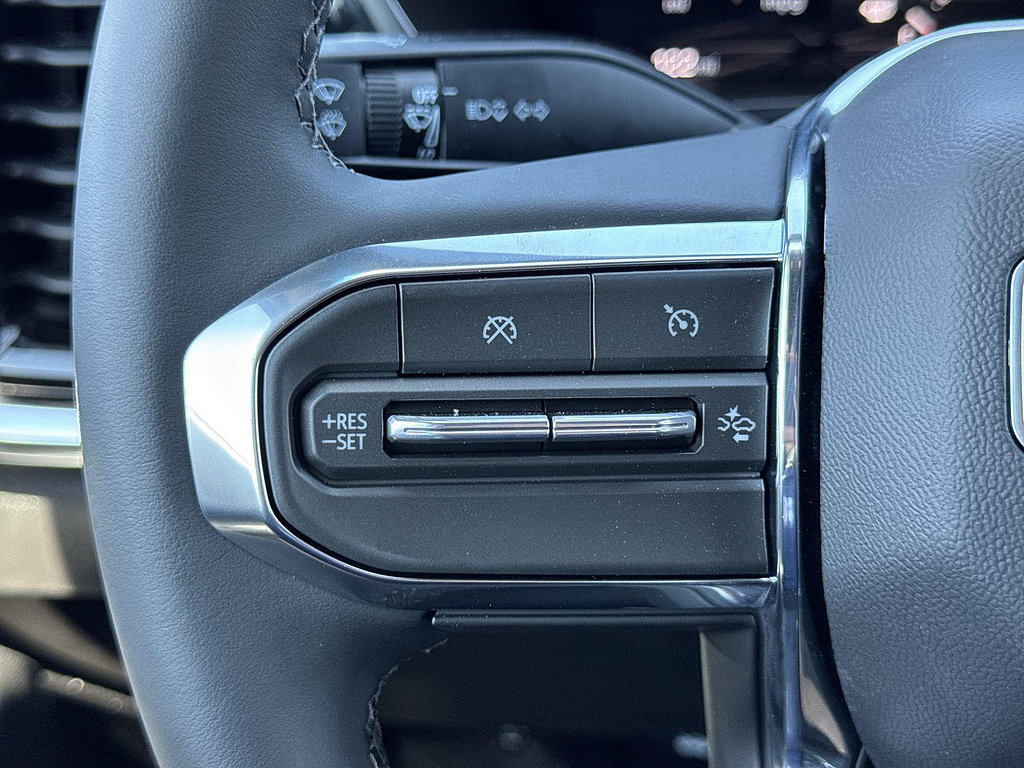 New 2026 GMC Canyon Elevation w/ LPO, Black Badging Package RWD image 9