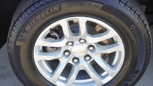 Used 2024 Chevrolet Suburban LT image 11