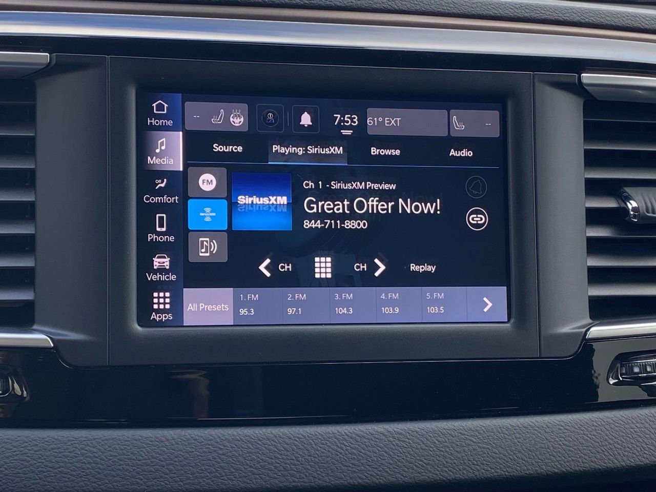 Used 2023 Chrysler Voyager LX image 23