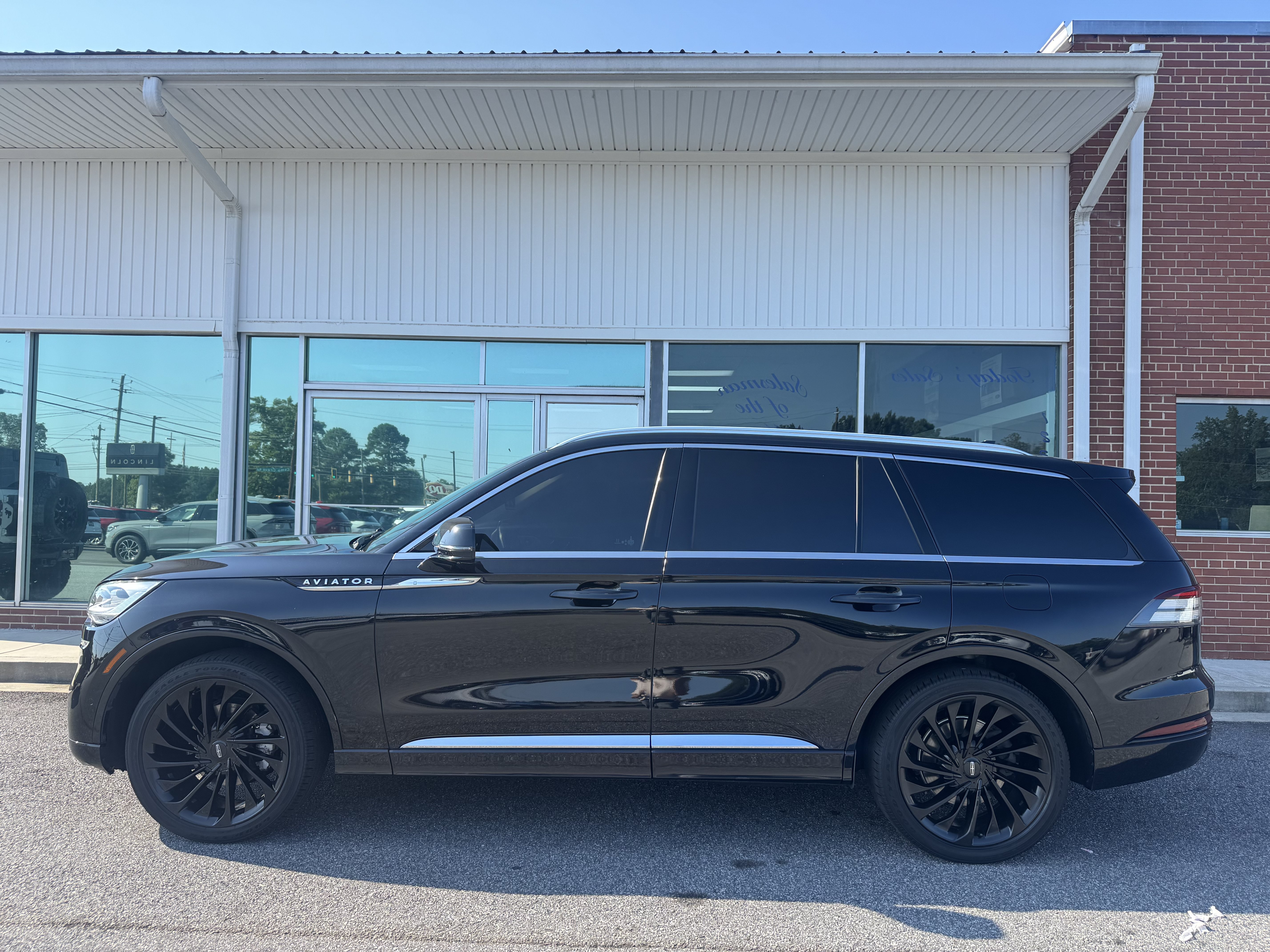 Used 2021 Lincoln Aviator Reserve w/ Equipment Group 210A AWD/4WD image 1