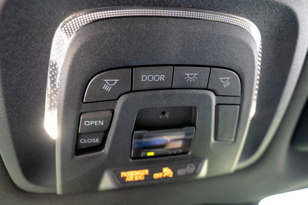 Used 2026 Toyota Crown Limited w/ Advanced Technology Package image 30