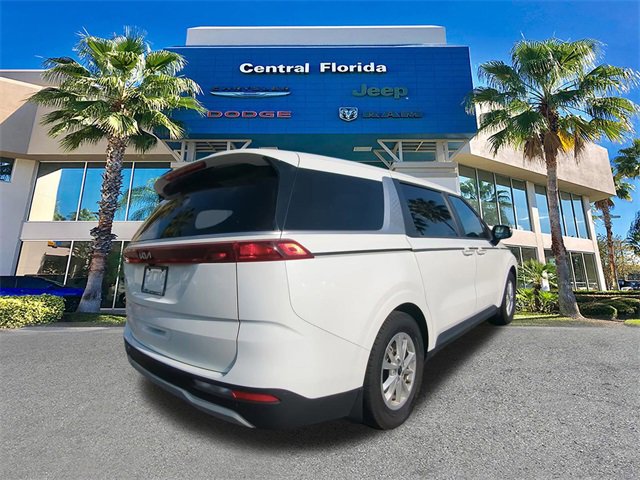 Used 2024 Kia Carnival LX image 5