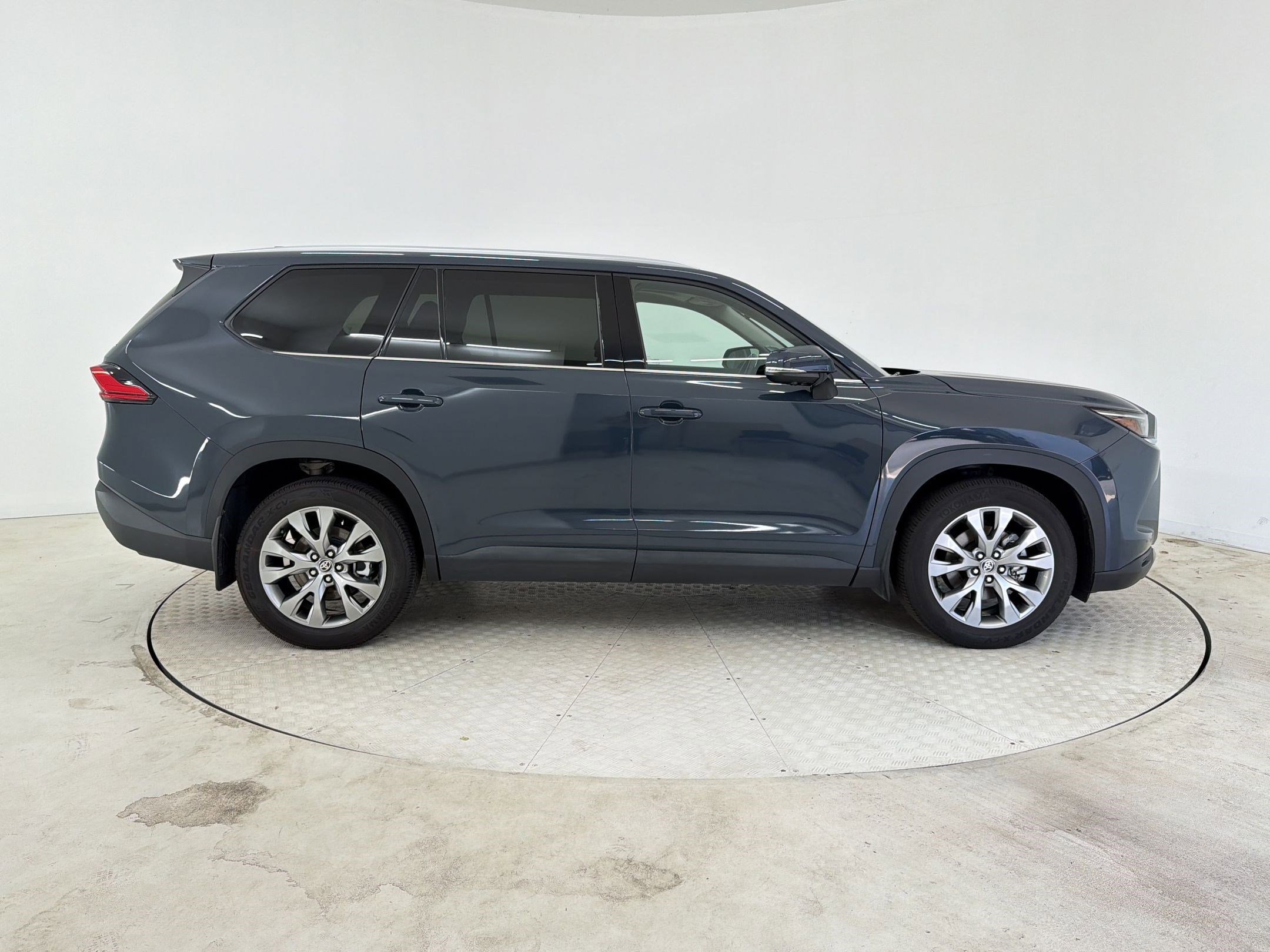 Used 2024 Toyota Grand Highlander AWD image 8
