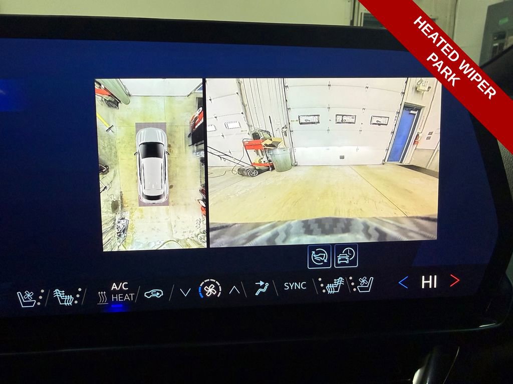 Used 2024 Chevrolet Equinox EV LT image 28