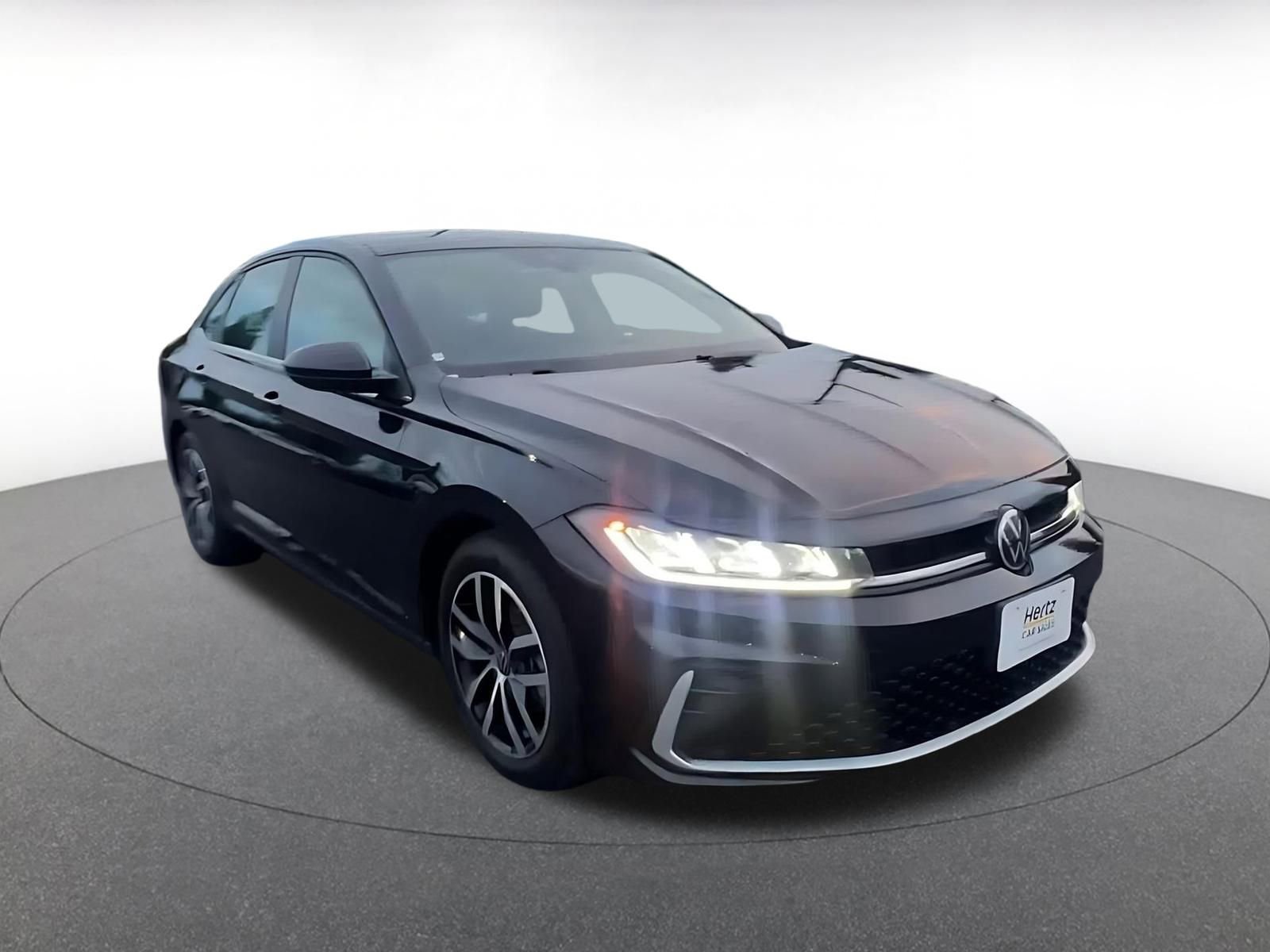 Used 2025 Volkswagen Jetta SE image 3