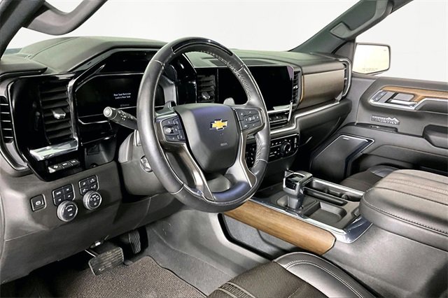 Used 2024 Chevrolet Silverado 1500 High Country w/ Technology Package image 17