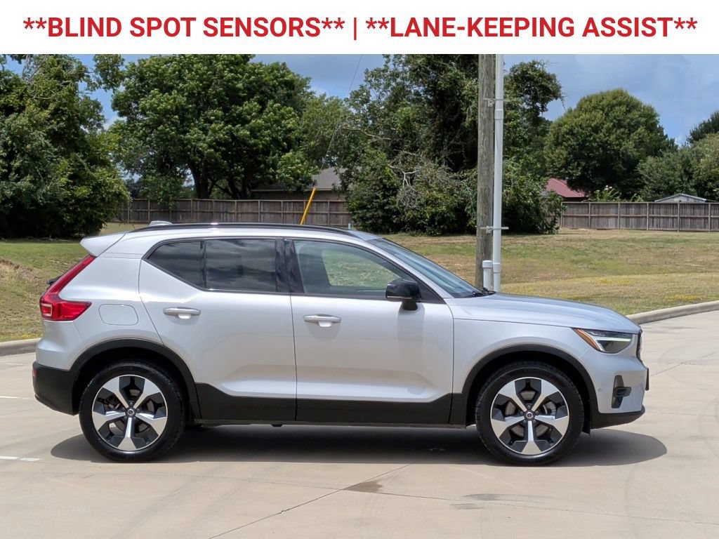 Used 2025 Volvo XC40 B5 Plus AWD/4WD image 10