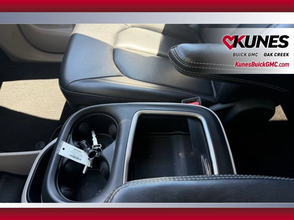 Used 2023 Chrysler Pacifica Touring-L FWD image 28
