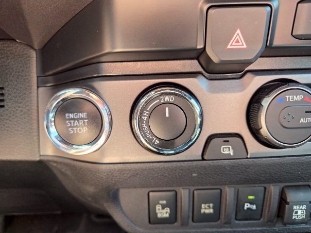 Used 2020 Toyota Tacoma TRD Sport w/ TRD Premium Sport Package AWD/4WD image 29