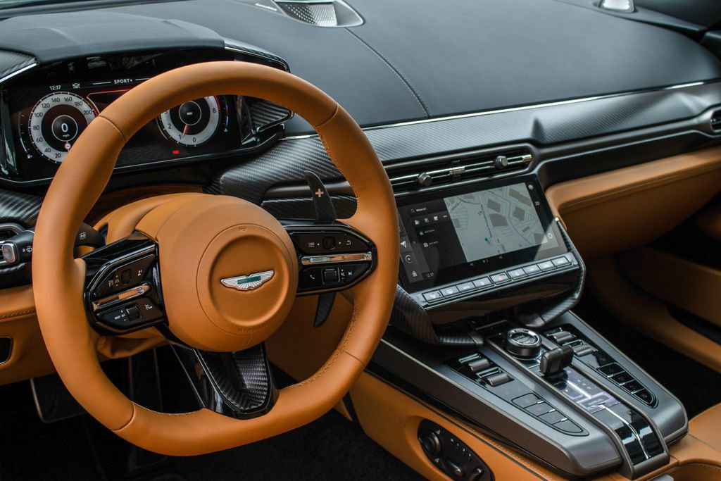 New 2025 Aston Martin Vanquish image 3