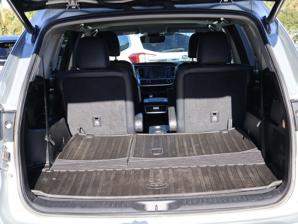 Used 2017 Toyota Highlander SE AWD/4WD image 15