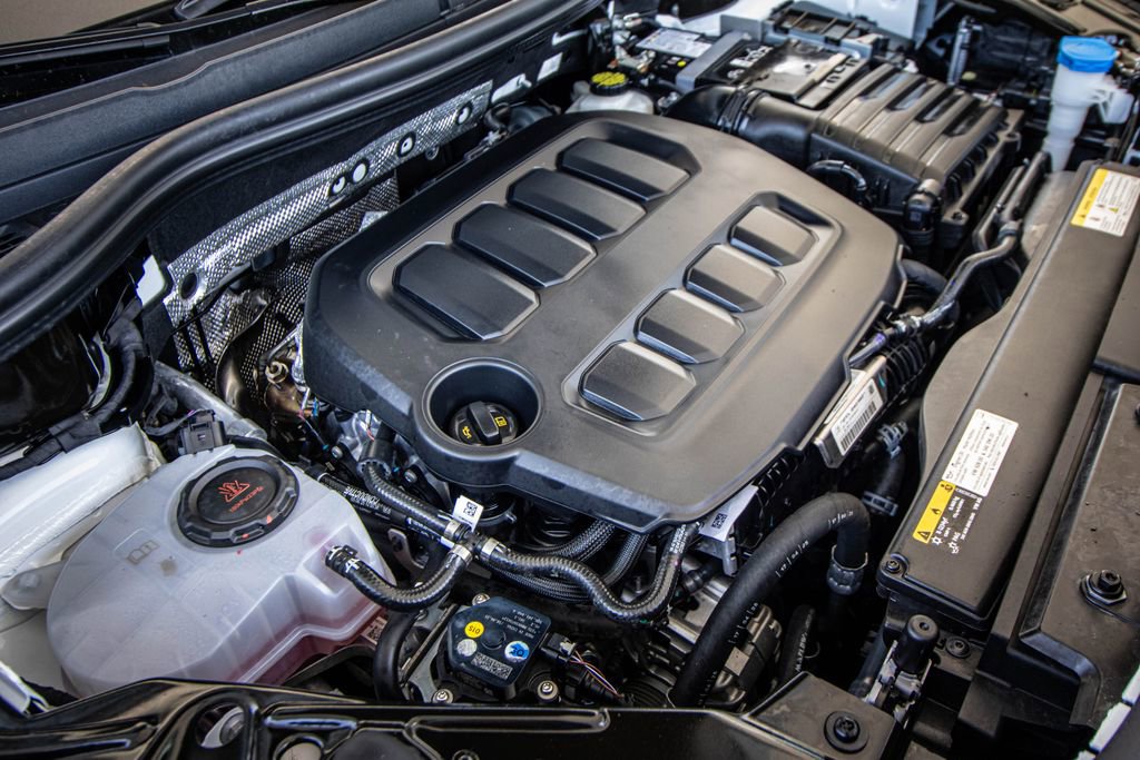 Certified 2025 Volkswagen Tiguan SE image 10