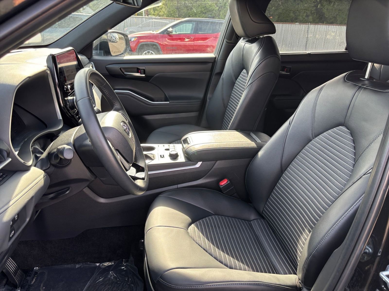 Used 2025 Toyota Highlander XSE AWD/4WD image 40