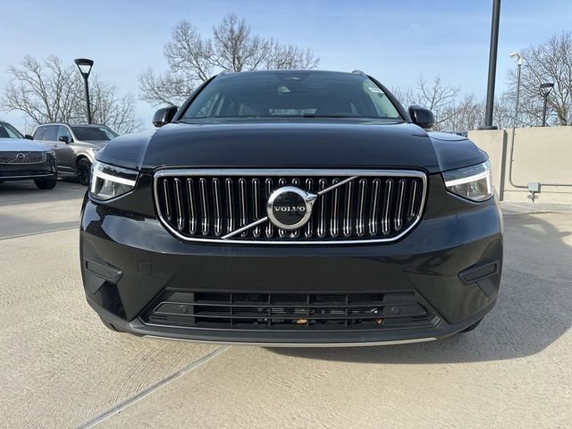 Certified 2025 Volvo XC40 B5 Core image 2