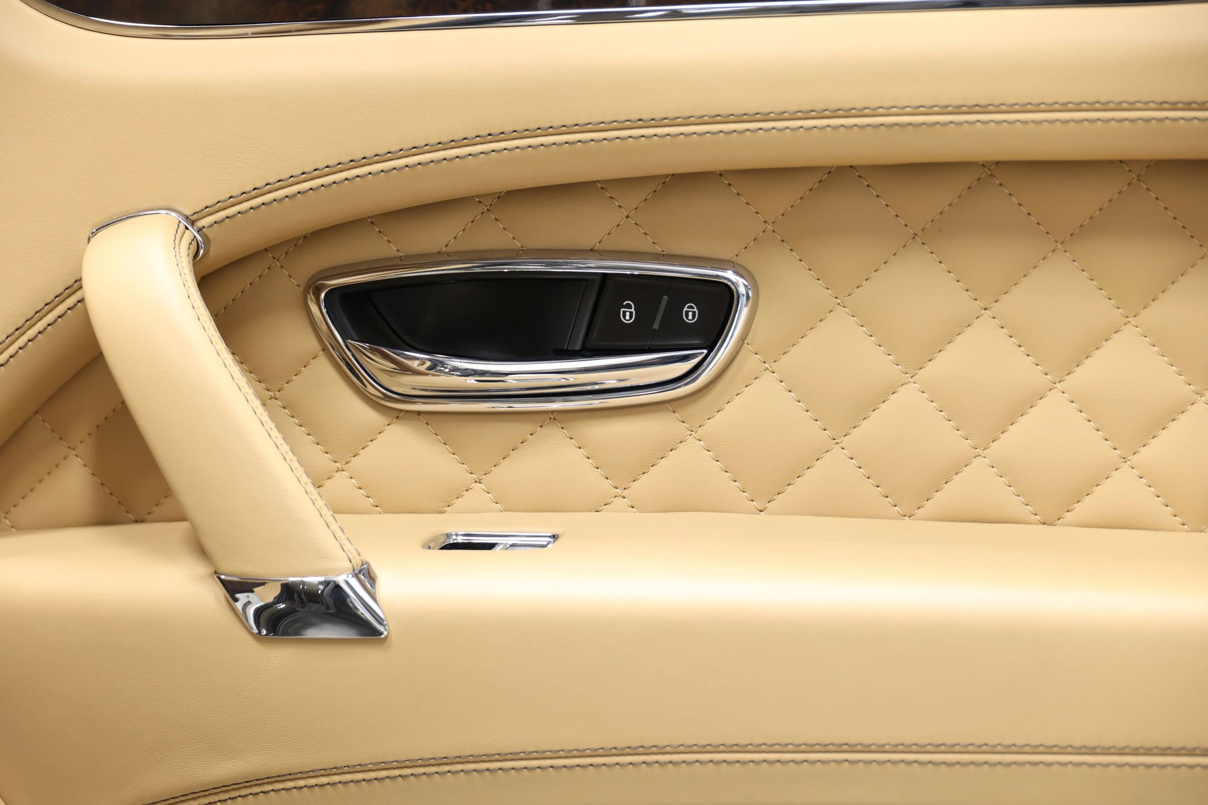 Used 2018 Bentley Bentayga AWD/4WD image 84