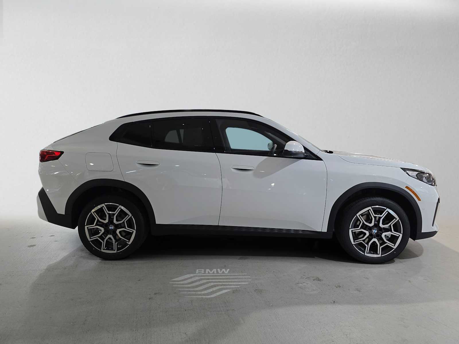 New 2027 BMW X2 xDrive28i AWD/4WD image 2