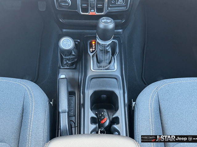 Used 2025 Jeep Wrangler Unlimited Sahara AWD/4WD image 19