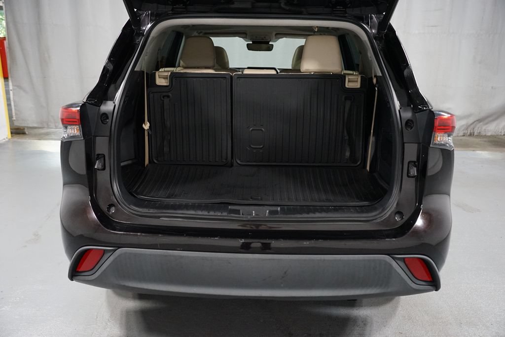 Certified 2021 Toyota Highlander XLE FWD image 36