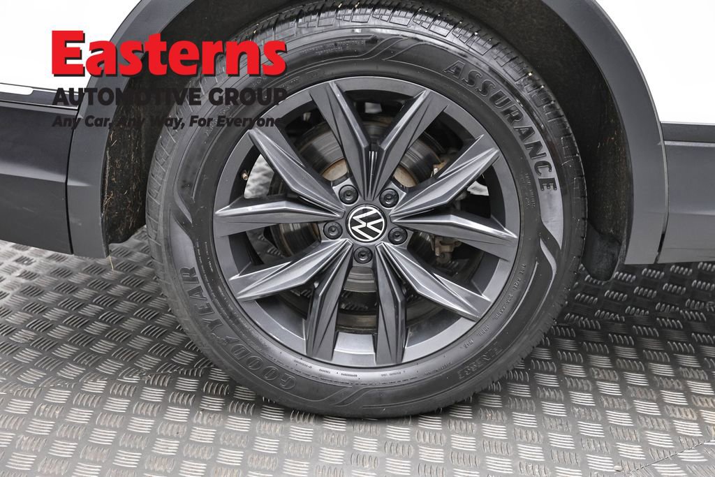 Used 2024 Volkswagen Tiguan SE image 29