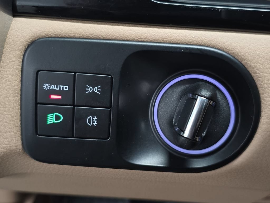 Certified 2023 Porsche Cayenne AWD/4WD image 22