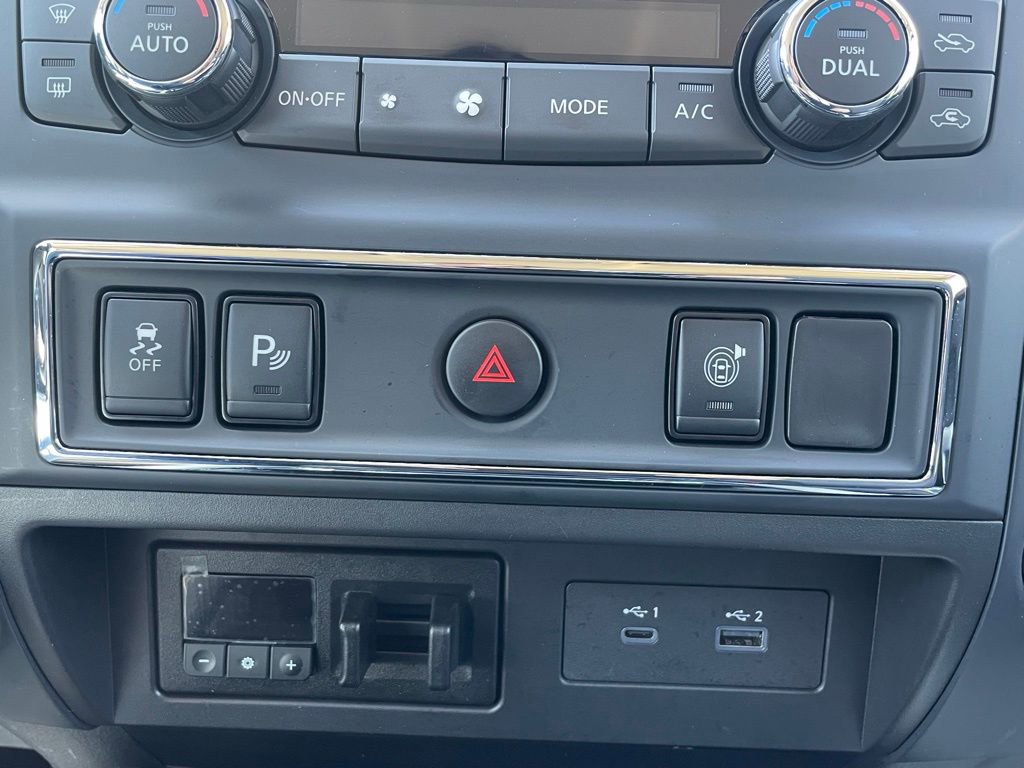 Used 2024 Nissan Titan SV w/ SV Convenience Package image 39