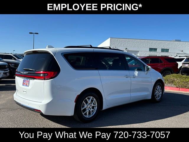 Used 2022 Chrysler Pacifica Touring-L FWD image 5