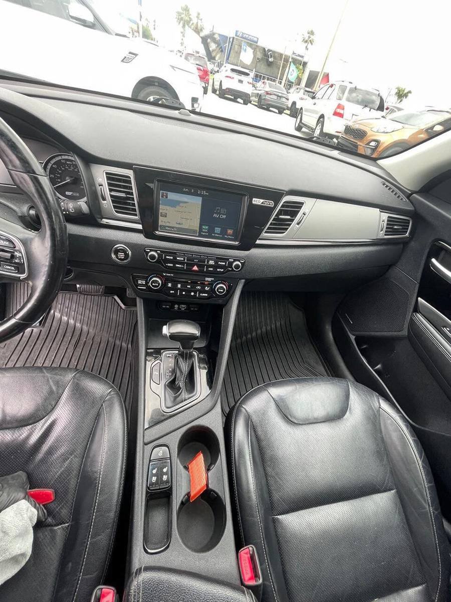 Used 2017 Kia Niro Touring FWD image 11