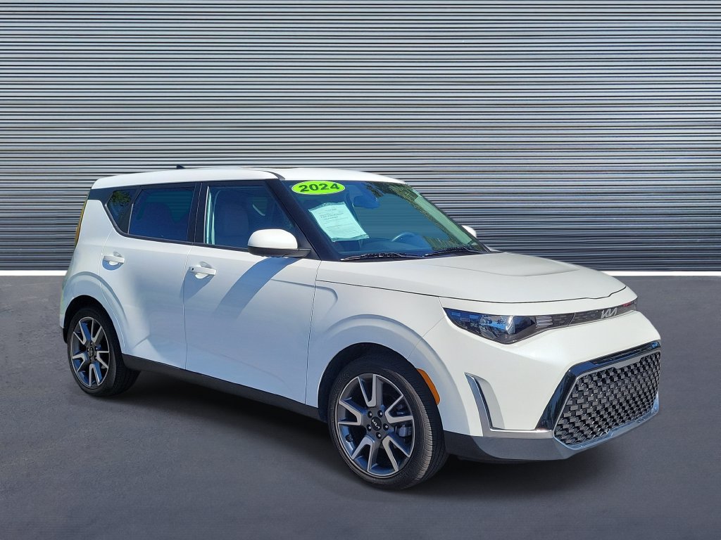 Used 2024 Kia Soul EX w/ EX Designer Package FWD image 2