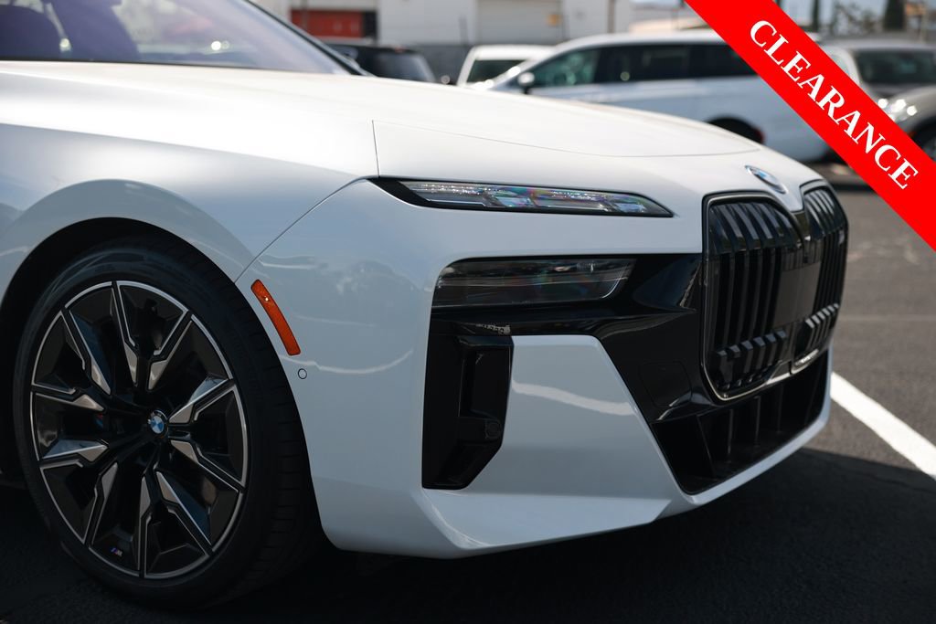Used 2025 BMW i7 M70 w/ Executive Package image 7