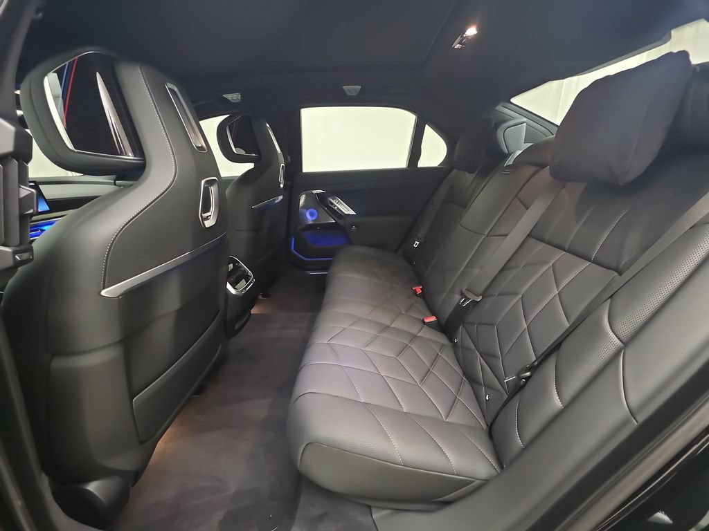 New 2026 BMW i7 xDrive60 w/ Executive Package AWD/4WD image 25
