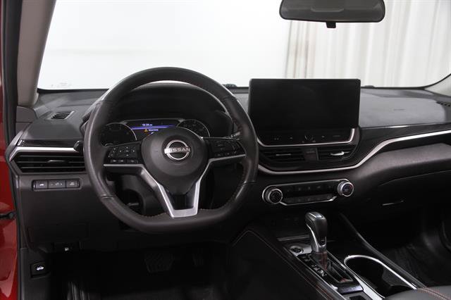 Used 2024 Nissan Altima 2.5 SR w/ SR Premium Package AWD/4WD image 6