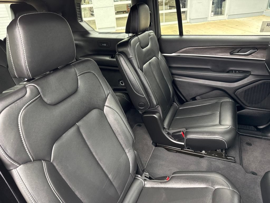 Used 2024 Jeep Grand Cherokee L Limited AWD/4WD image 38