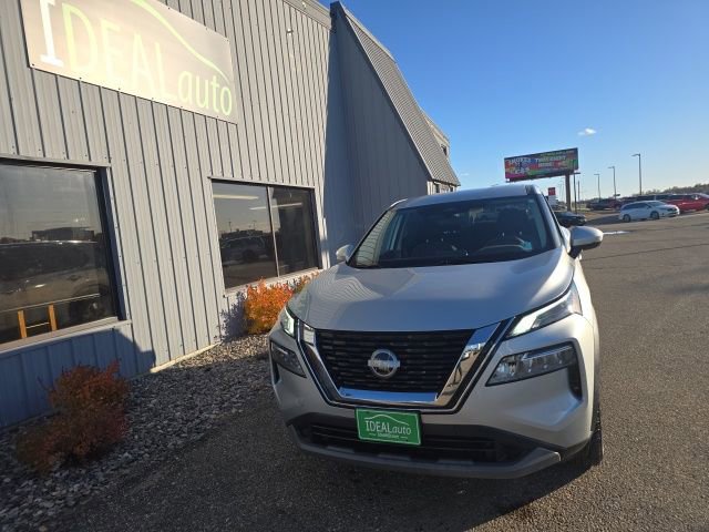 Used 2022 Nissan Rogue SV image 3