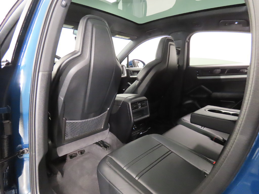 Certified 2025 Porsche Cayenne S AWD/4WD image 45