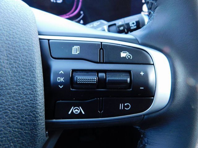 Used 2025 Kia Sportage EX image 19