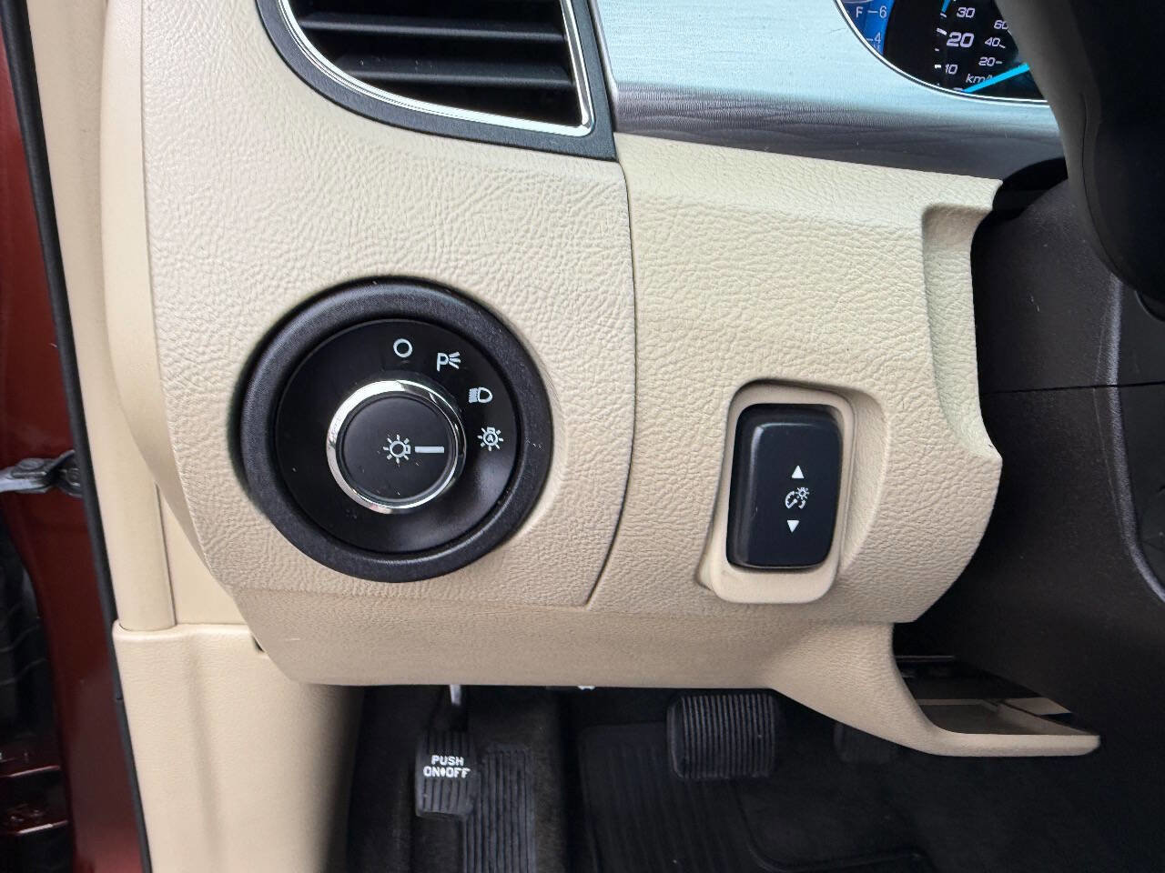 Used 2015 Ford Taurus SEL w/ Equipment Group 201A image 23